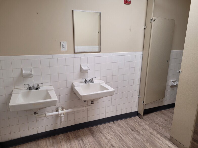 More Photos Of 19 Richard Rd, Wrightstown Warehouse For Sale