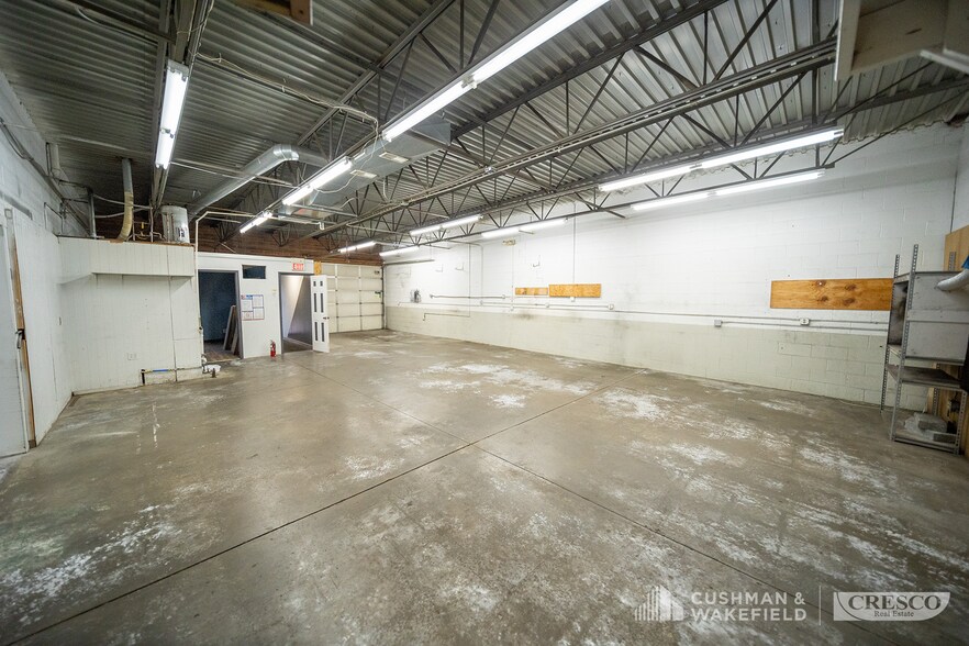 More Photos Of 8760-8798 Tyler Blvd, Mentor Warehouse For Lease