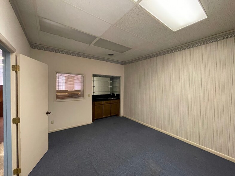 More Photos Of 420-426 11th St, Columbus Storefront For Sale