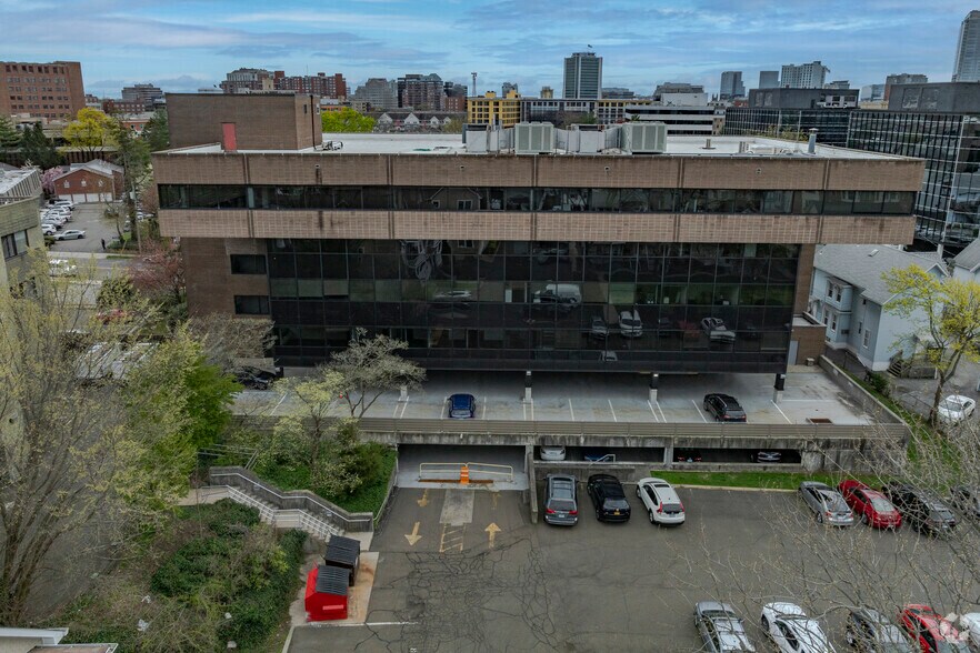 More Photos Of 30 Oak St, Stamford Office For Sale