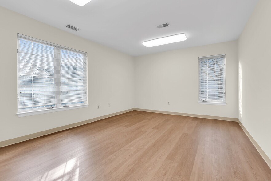 More Photos Of 1 Bethany Rd, Hazlet Office For Lease