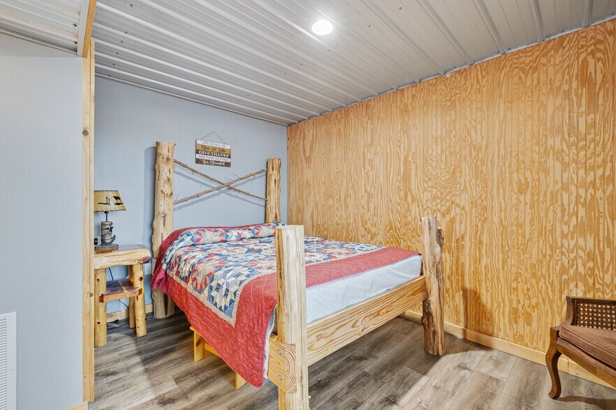 More Photos Of 714 N Saint Mary St, Pilot Knob Freestanding For Sale