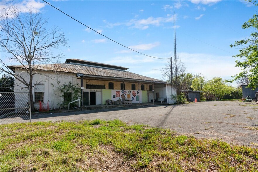 Primary Photo Of 710 SE 2nd St, Gainesville Warehouse For Lease