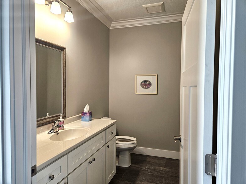 More Photos Of 5786 Midland Rd, Freeland Office For Sale