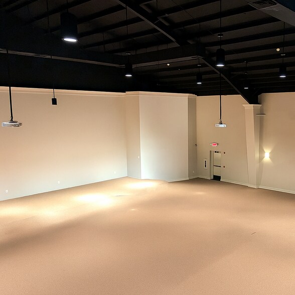 More Photos Of 5315 N Twin City Hwy, Nederland Warehouse For Lease