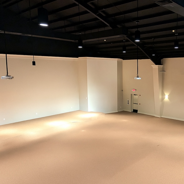 More Photos Of 5315 N Twin City Hwy, Nederland Warehouse For Sale