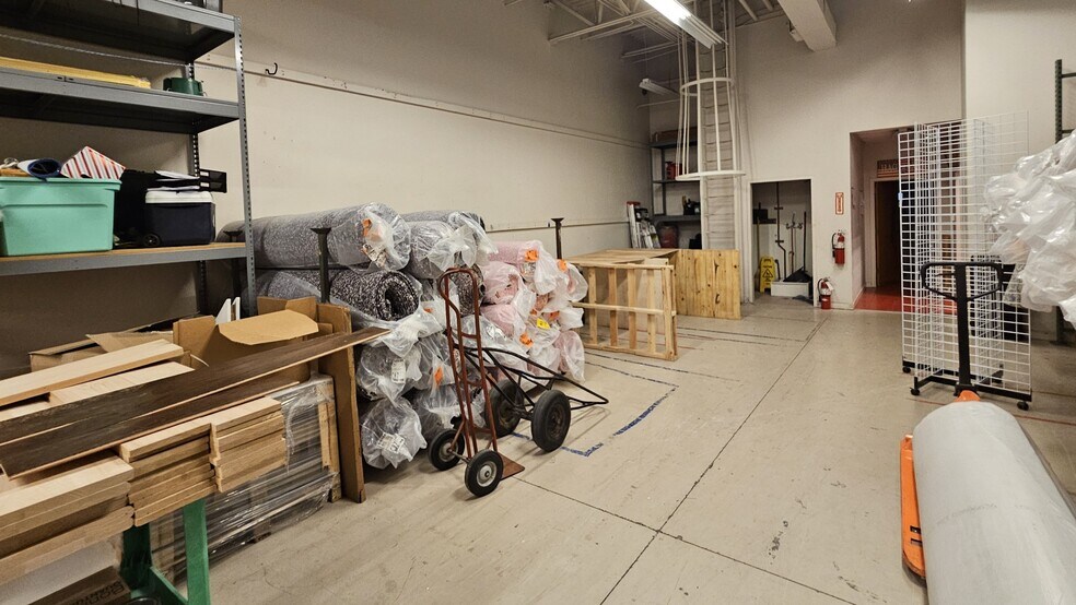 More Photos Of 421 Three Rivers Dr, Kelso Freestanding For Lease