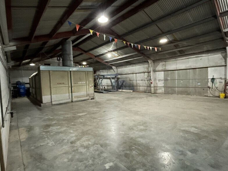 More Photos Of 672 Ahua St, Honolulu Warehouse For Lease
