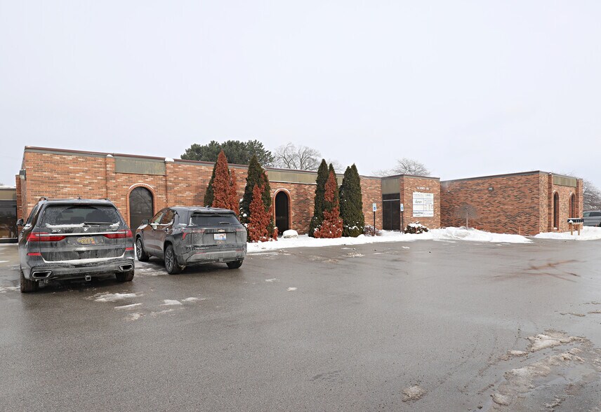 More Photos Of 5083-5085 Miller Rd, Flint Office For Sale