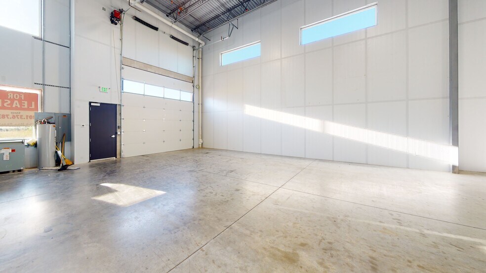 More Photos Of 752 2250 West, Springville Warehouse For Lease