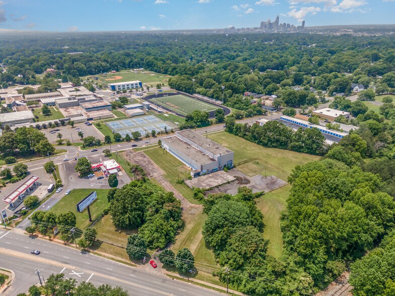 More Photos Of 920 Eastway Dr, Charlotte Warehouse For Sale