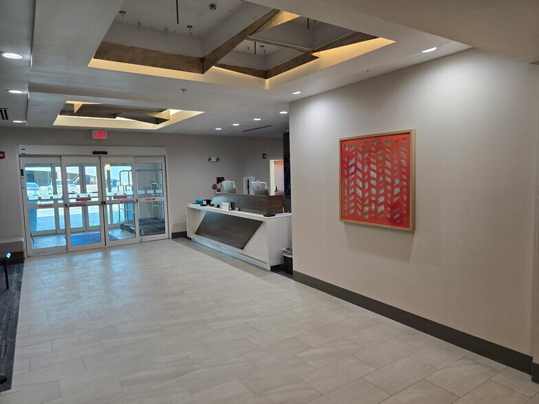 More Photos Of 4020 S Grand Ave, York Hospitality For Sale