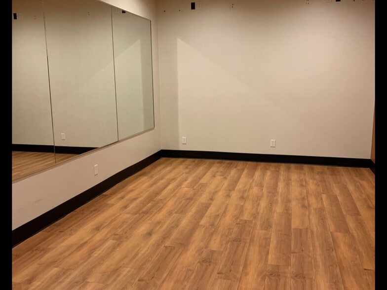 More Photos Of 109 Lew Dewitt Blvd, Waynesboro Storefront For Lease