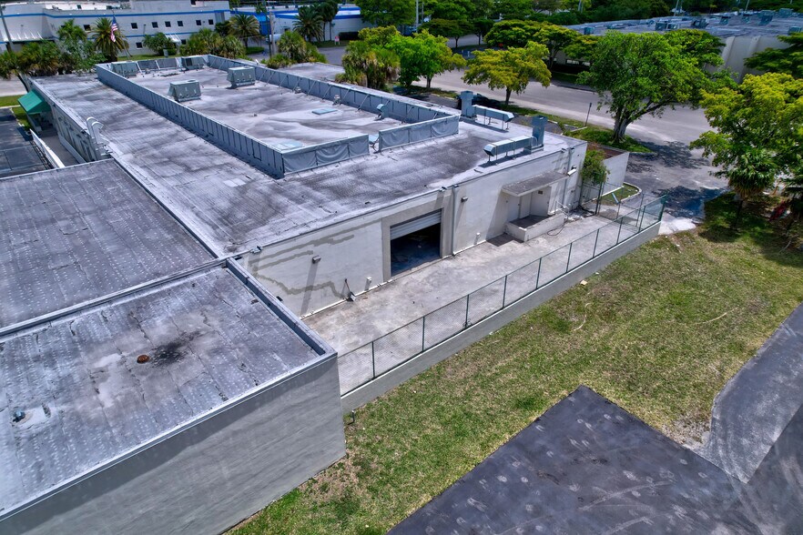 More Photos Of 14150 SW 119th Ave, Miami Manufacturing For Lease