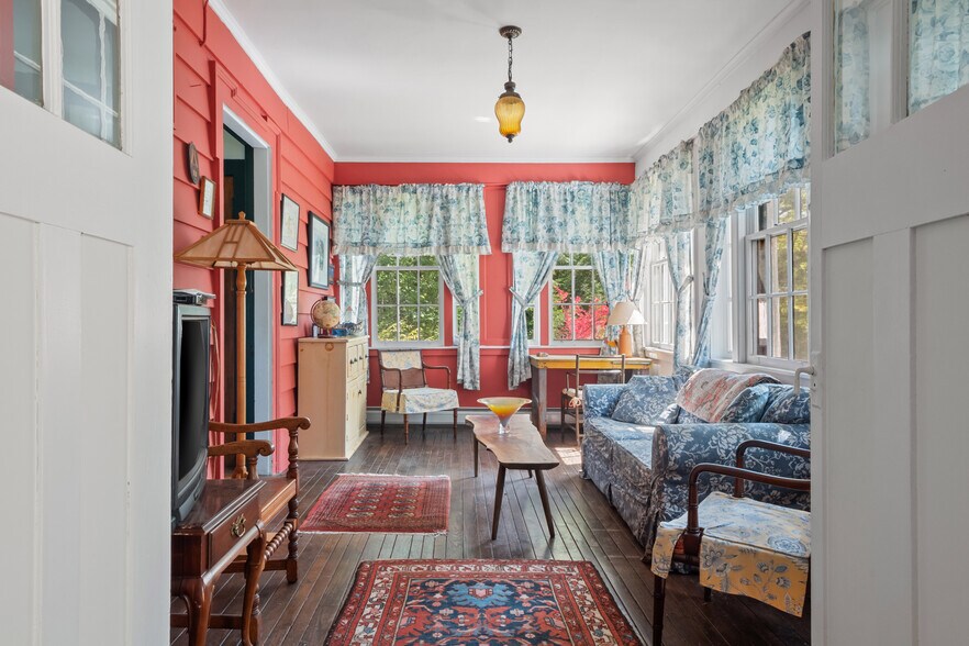 More Photos Of 535 Main Rd, Monterey Specialty For Sale