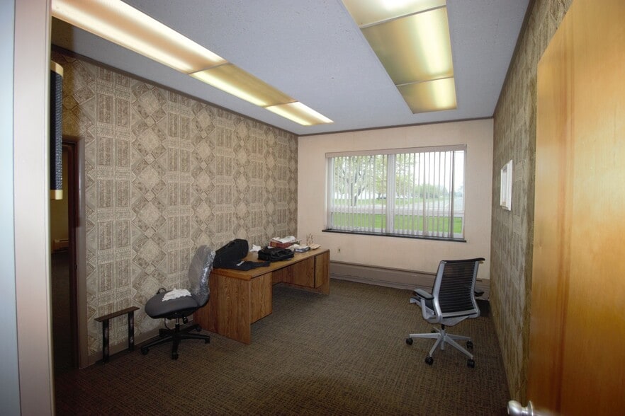 More Photos Of 2025 Brighton Henrietta Town Line Rd, Rochester Manufacturing For Lease