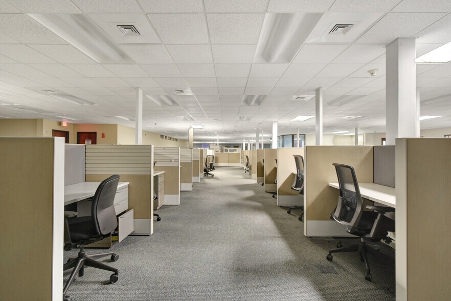 More Photos Of 9512 Sunbeam Center Dr, Jacksonville Office For Lease