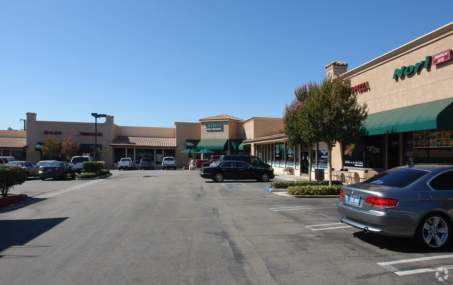 Primary Photo Of 2835-2897 E Thousand Oaks Blvd, Thousand Oaks Unknown For Lease