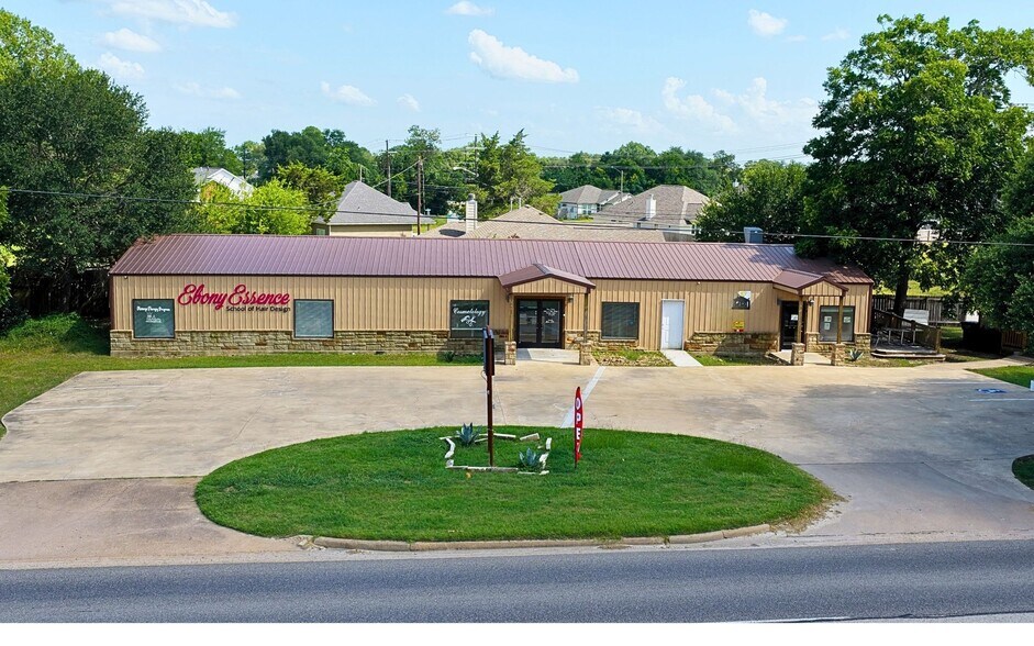 More Photos Of 1707 State Highway 21 W, Caldwell Office For Sale
