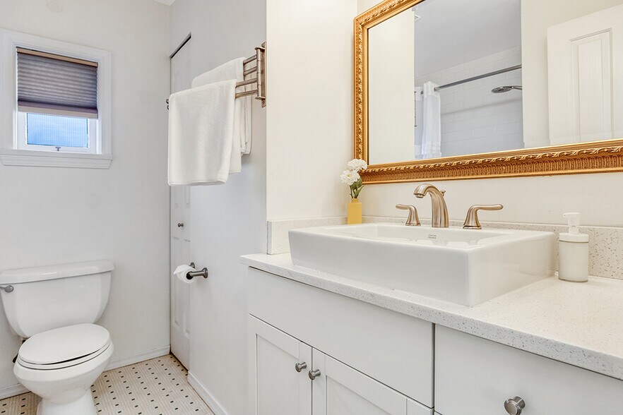 More Photos Of 2814 3rd Av W, Vancouver Hospitality For Sale