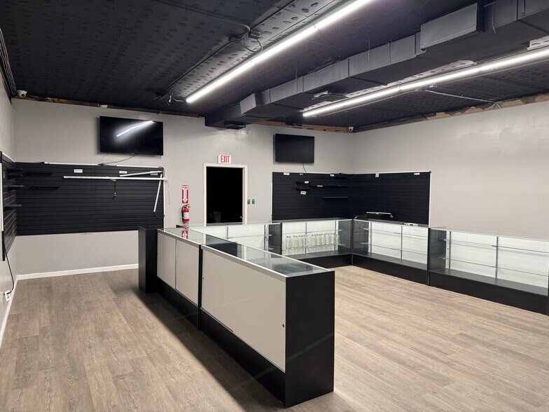 Primary Photo Of 112-124 San Pedro Dr SE, Albuquerque General Retail For Lease