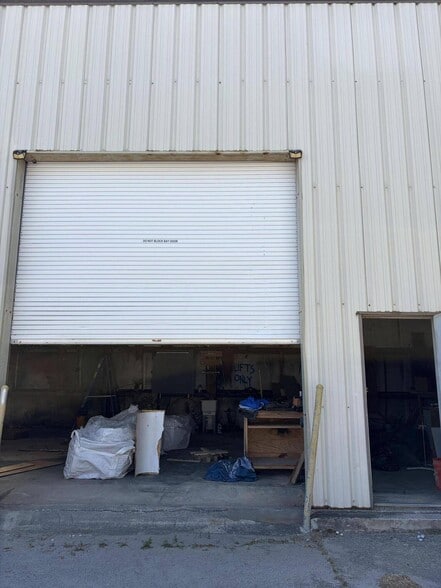 More Photos Of 62 Brigade St, Charleston Warehouse For Lease