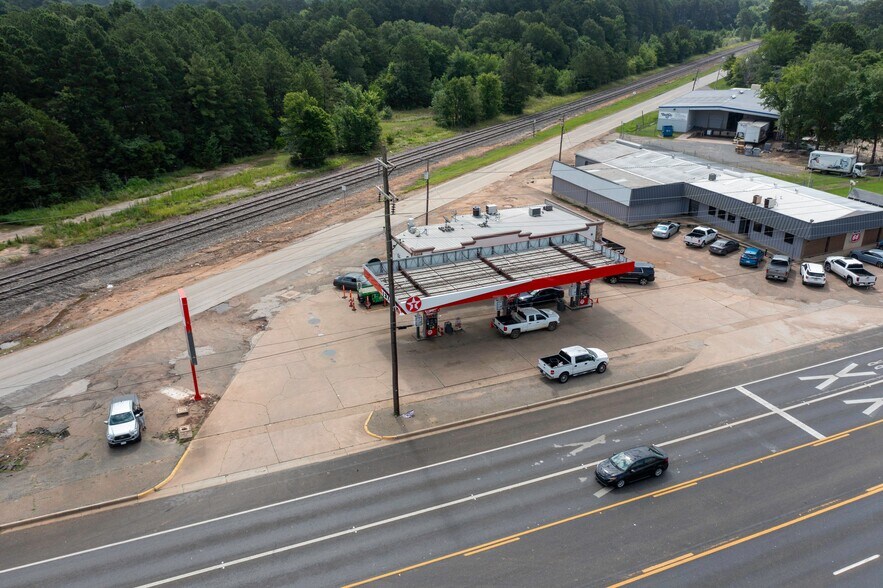 More Photos Of 514 S Eastman Rd, Longview Service Station For Sale