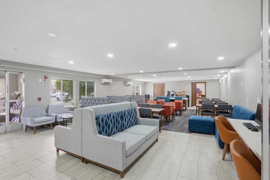 More Photos Of 10680 S Auto Mall Dr, Sandy Hotel For Sale