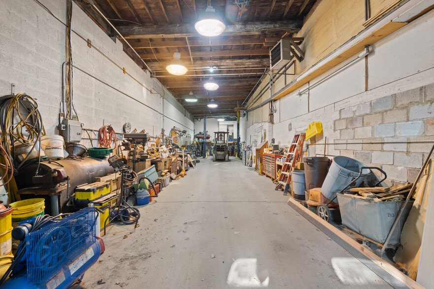 More Photos Of 225 West St, Berlin Flex For Sale