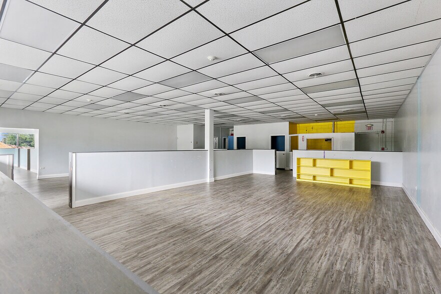 More Photos Of 3333 W 159th St, Markham General Retail For Lease