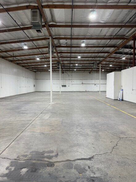 Primary Photo Of 9790-9792 Glenoaks Blvd, Sun Valley Warehouse For Lease