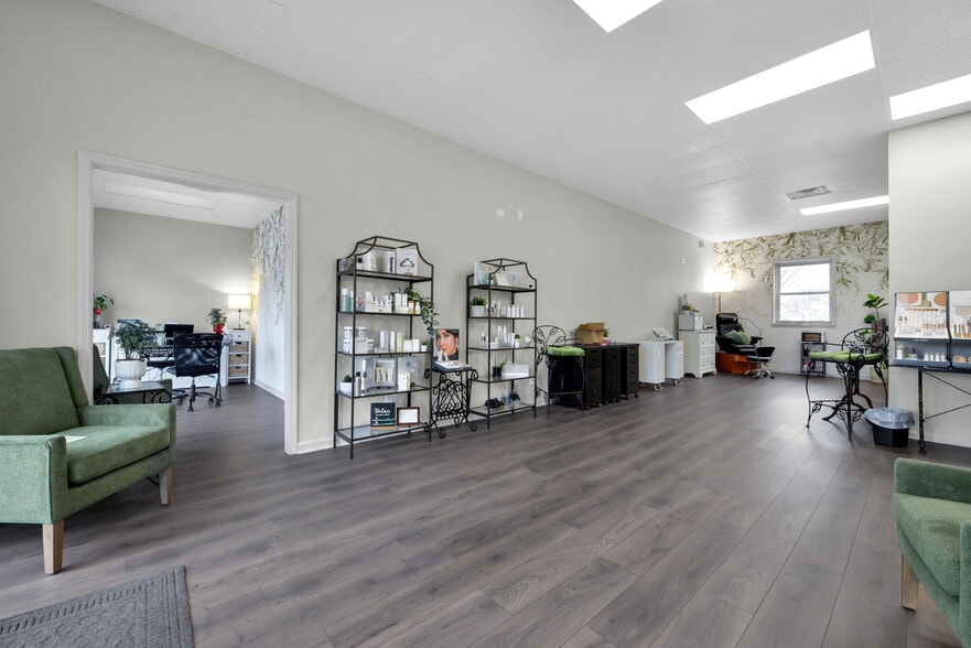 More Photos Of 37 W Bridge St, Dublin Office For Sale