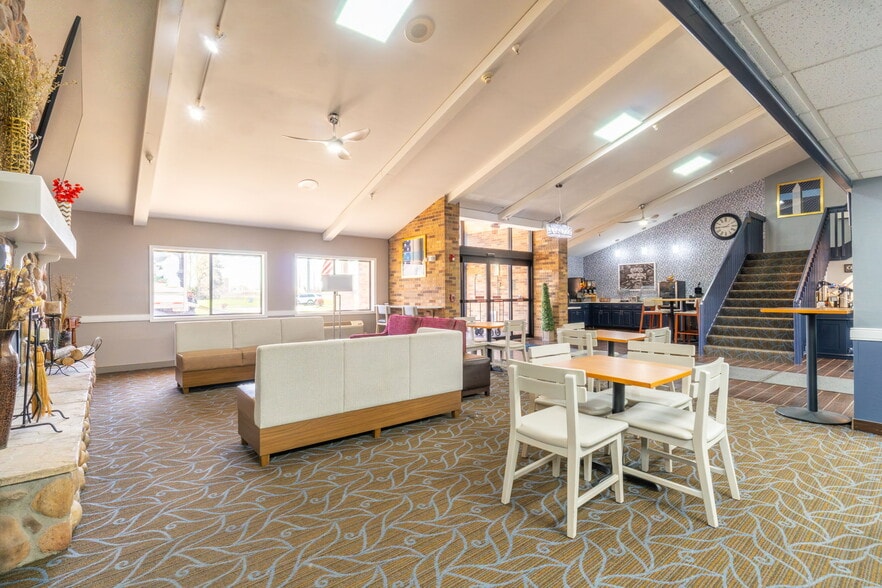 More Photos Of 4230 S Lewis Blvd, Sioux City Hotel For Sale