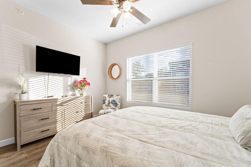 More Photos Of 3002 N Vineyards Ter, Branson General Retail For Sale