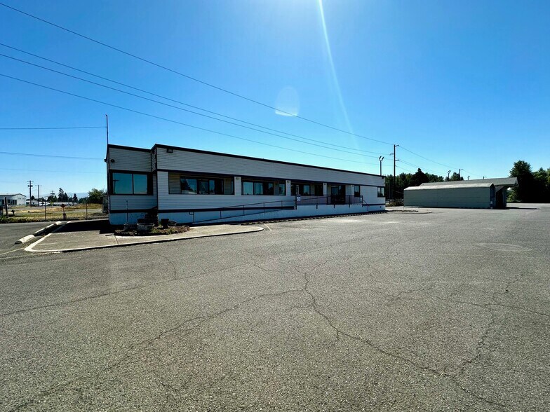 More Photos Of 325 W 1st Ave, Junction City Auto Dealership For Sale
