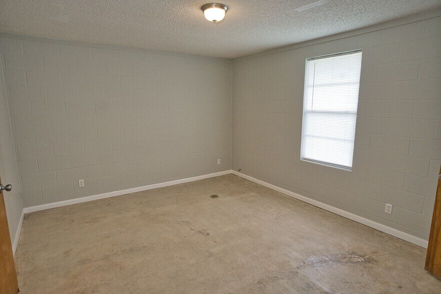 More Photos Of 401 E Texas St, Brazoria Multifamily For Sale