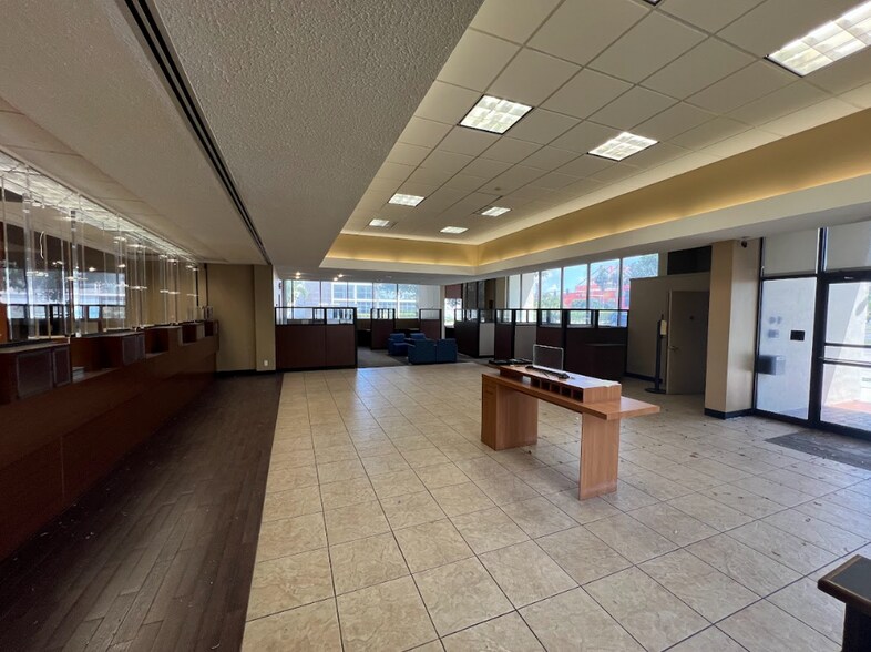 More Photos Of 300 E Dania Beach Blvd, Dania Bank For Lease