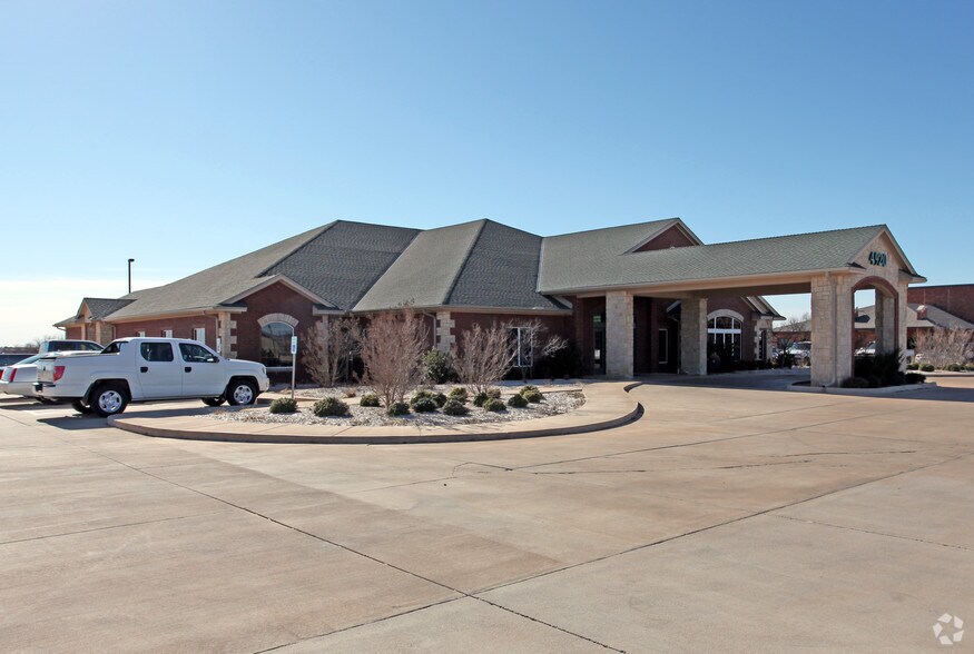 Primary Photo Of 4920 SW Lee Blvd, Lawton Medical For Sale