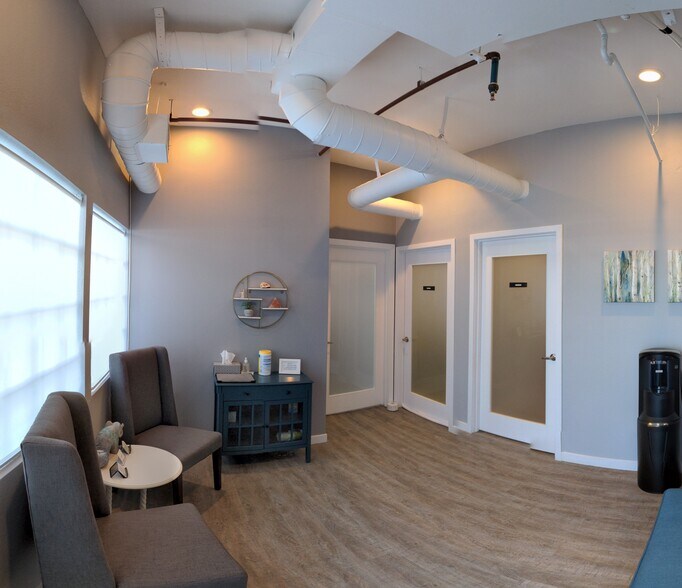 More Photos Of 11712 Moorpark St, Studio City Loft Creative Space For Lease