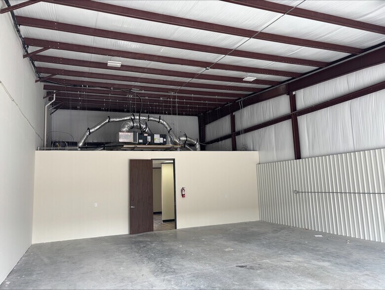 More Photos Of 1850 W Henderson Rd, Angleton Unknown For Lease