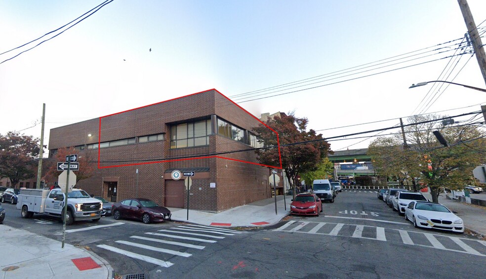 Primary Photo Of 75 Huntington St, Brooklyn Warehouse For Lease
