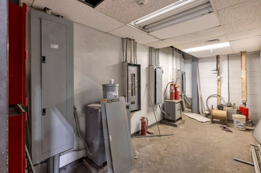 More Photos Of 1001 Ed Rutherford Dr, Greenville Manufacturing For Lease