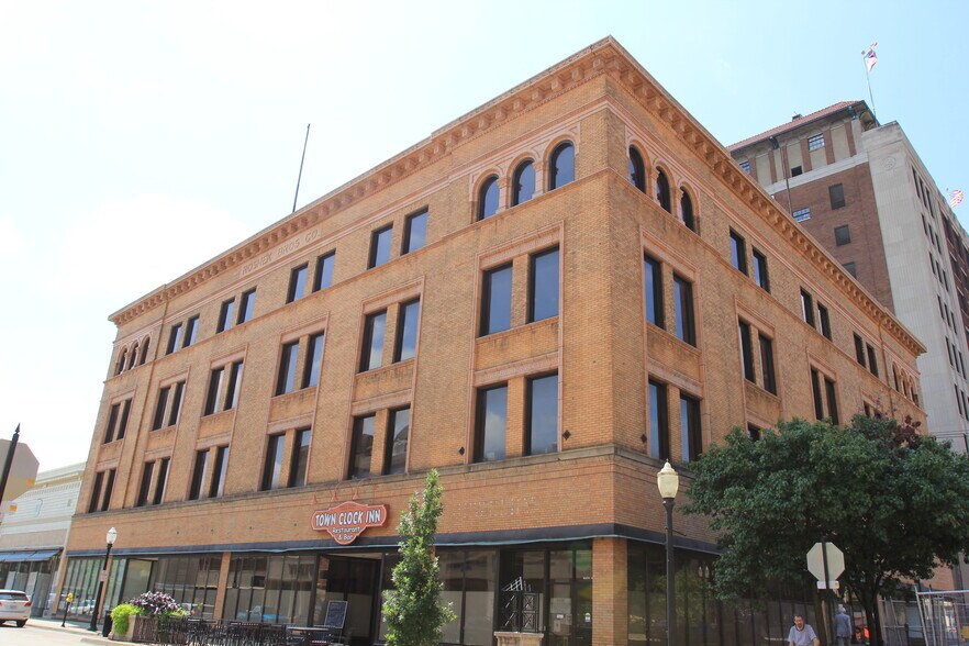 More Photos Of 799 Main St, Dubuque Apartments For Lease