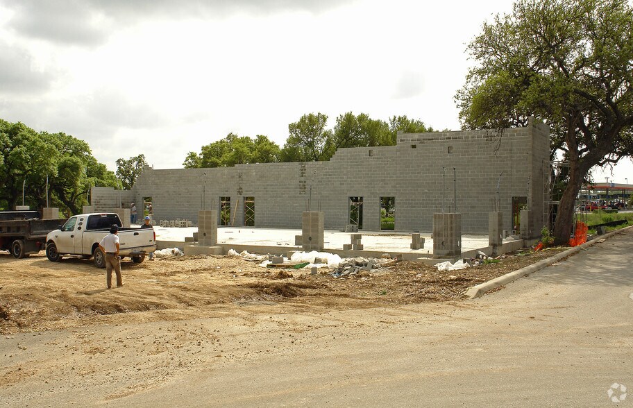 More Photos Of 12840 W IH-10, San Antonio Freestanding For Lease