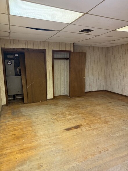 More Photos Of 41 Polk St, Riverside Industrial For Sale