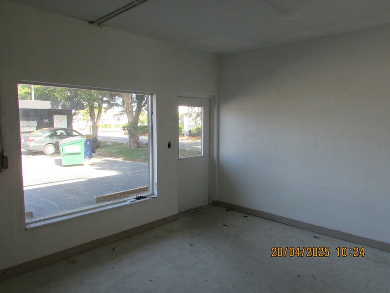 More Photos Of 12691-12695 Mcgregor Blvd, Fort Myers Unknown For Lease