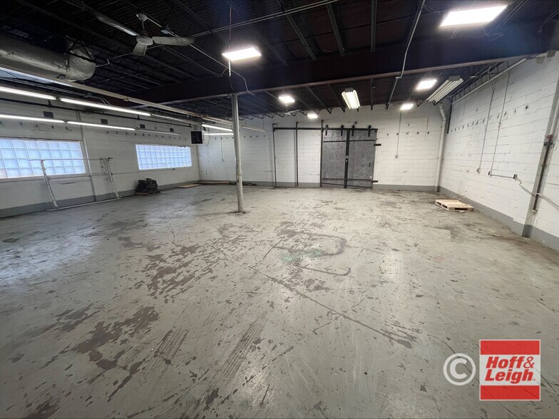 More Photos Of 2302 Hamilton Ave, Cleveland Flex For Sale