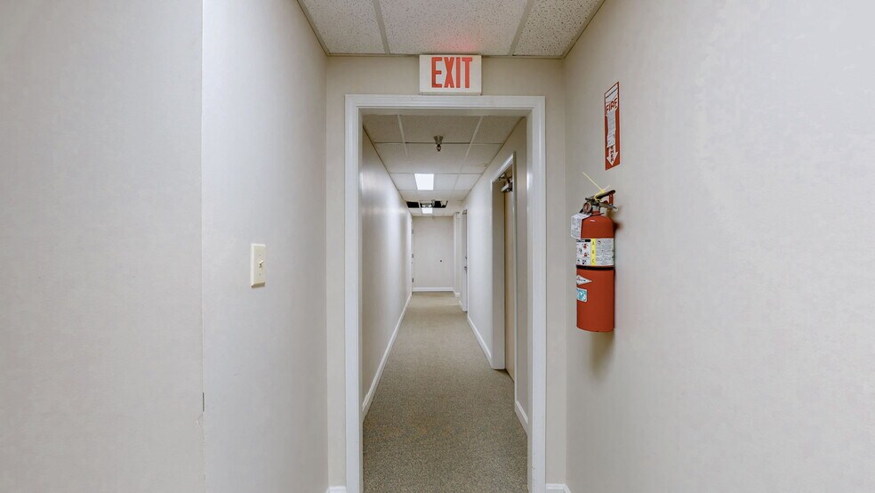 More Photos Of 1701 Spring St, Jeffersonville Medical For Sale