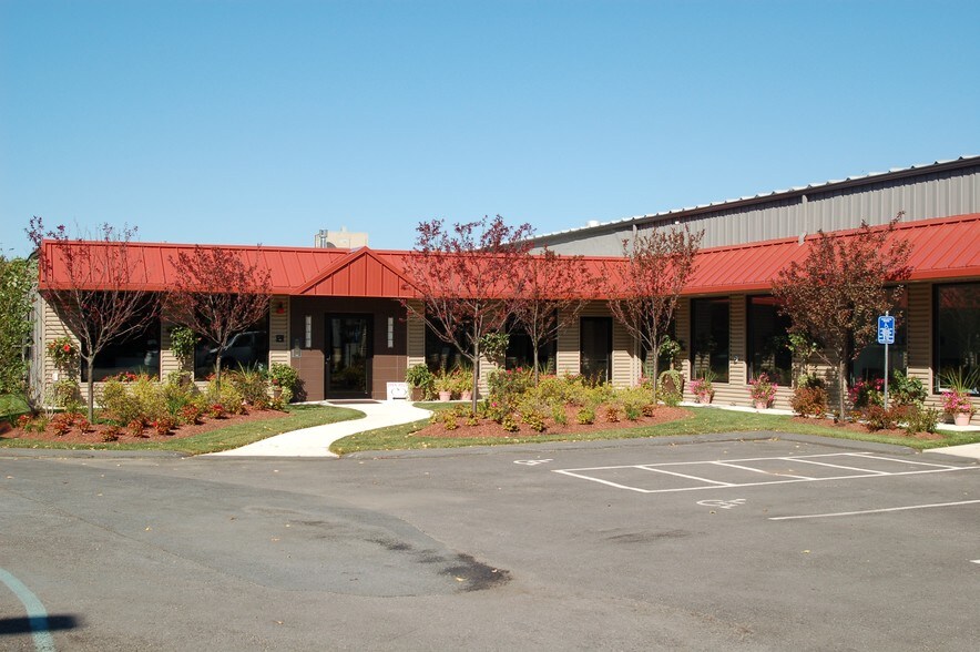 More Photos Of 289 Elm St, Marlborough Warehouse For Lease