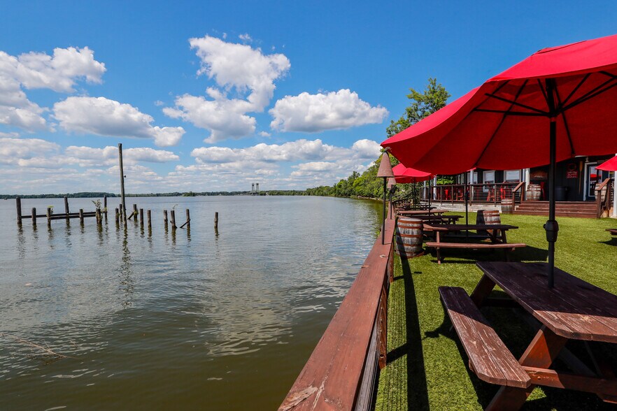 More Photos Of 700 Jordan Point Rd, Hopewell Restaurant For Sale
